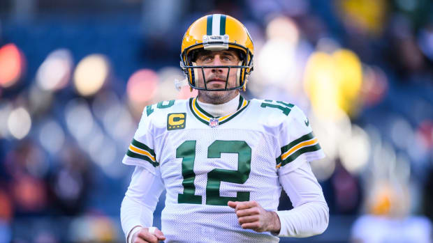 Green Bay Packers QB Aaron Rodgers runs onto field pregame